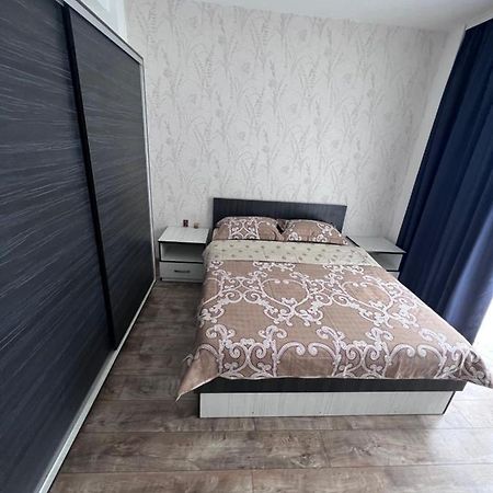 Апартаменты Nesta Apartament Фэлтичени Экстерьер фото