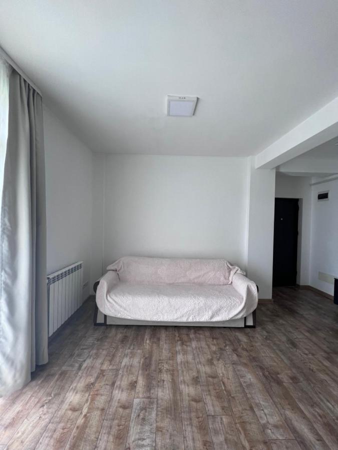 Апартаменты Nesta Apartament Фэлтичени Экстерьер фото